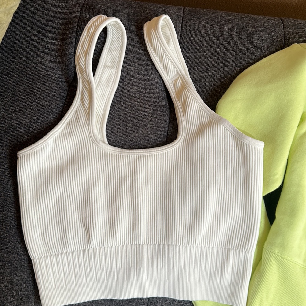 Gym clothes bundle - Picture 3 of 4